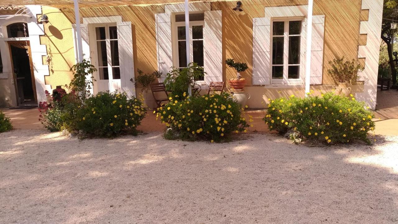 Sabran Le Fer En Ceze Bed & Breakfast エクステリア 写真